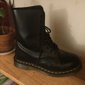 ~~SOLD~~10-eyelet dr. Martens like new!!